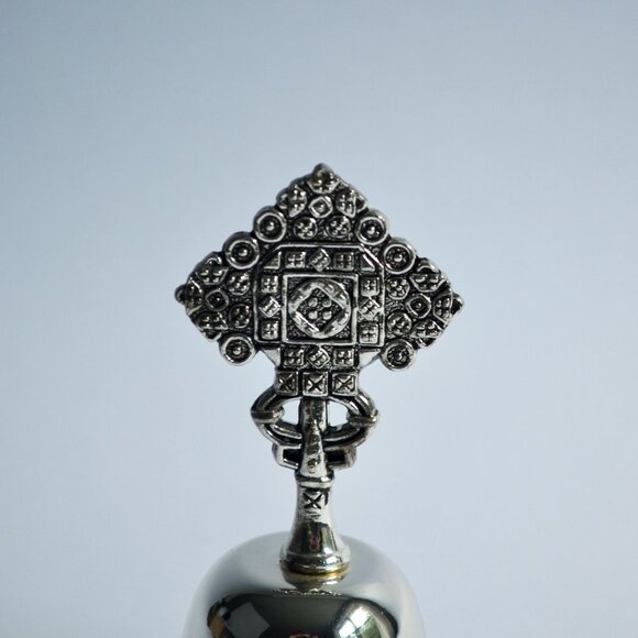 Lorie Line 2006 Department Dept 56 Bell - Picture 2 of 7